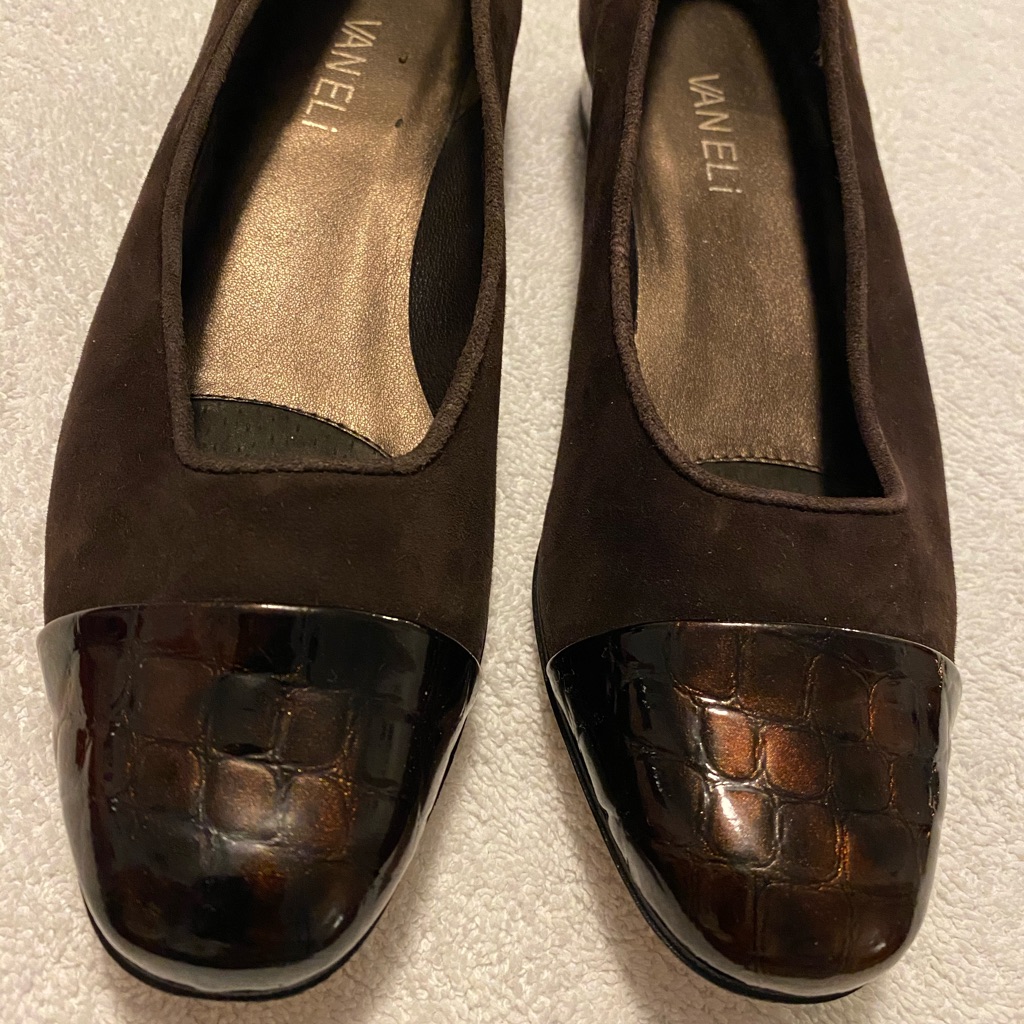 Almost Brand New Leather Suede Flats By Vaneli Box 71 Almost Brand New Leather Suede Flats By Vaneli Box 71